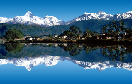 Hồ Phewa và núi tuyết Anapurna thuộc thủ đô Kathmandu vô cùng huyền ảo